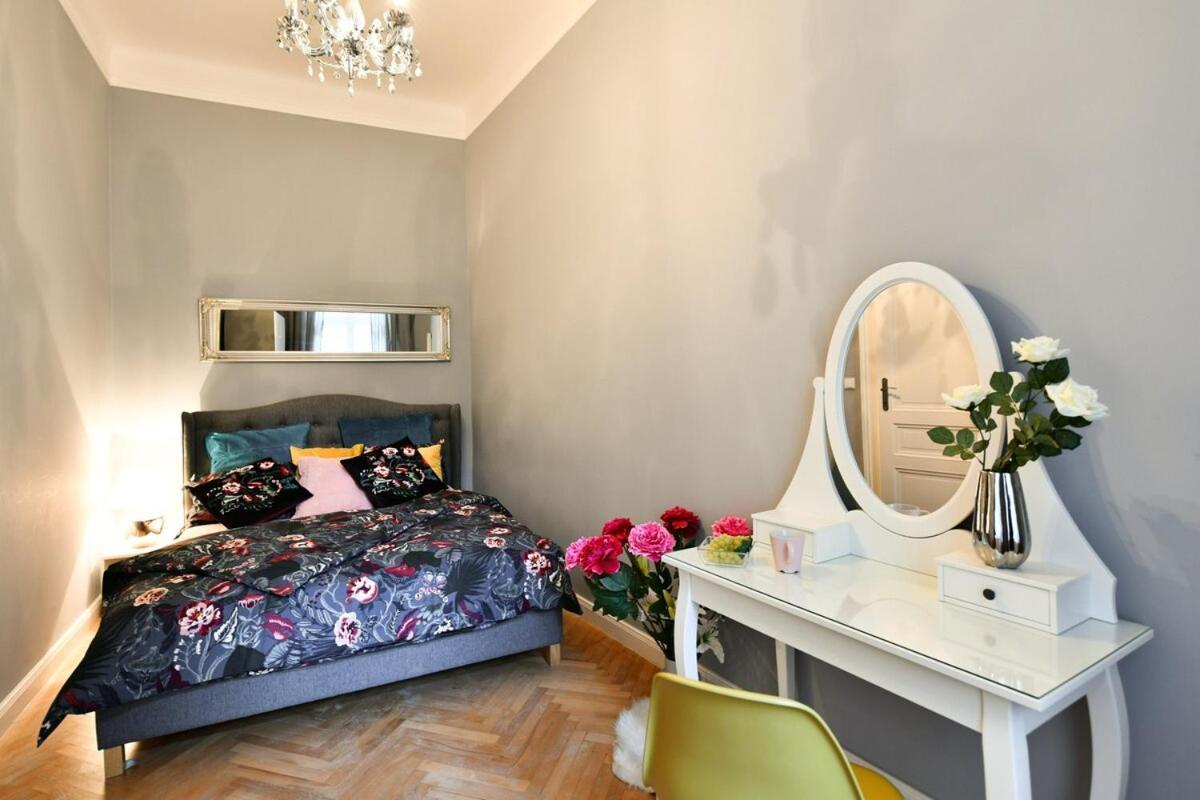 Cityscape Wenceslas Square Apartment Prague Exterior photo