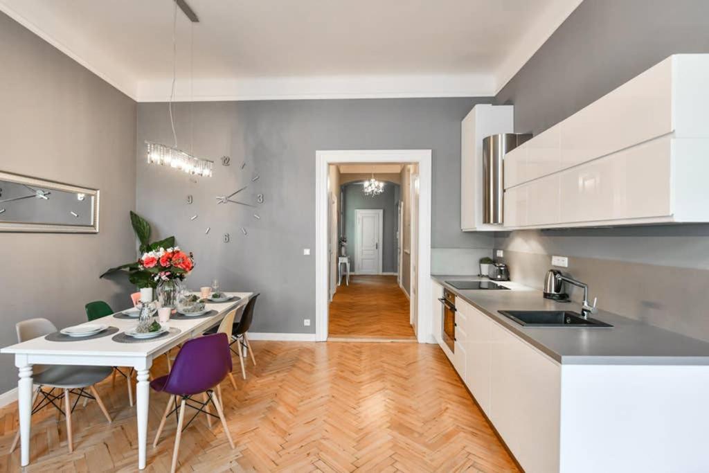 Cityscape Wenceslas Square Apartment Prague Exterior photo